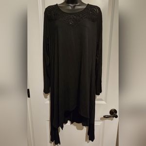 NWT Reborn Black & Lace sidetail tunic. Size Large
